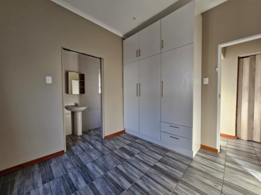 To Let 3 Bedroom Property for Rent in Overbaakens Eastern Cape